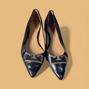 Tory Burch Gigi 20mm pointy toe flats in Black Leather Point Toe Gold Logo 11M